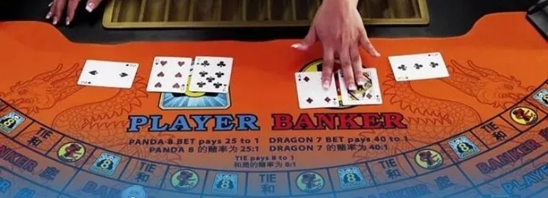 Bàn baccarat online live kiểu EZ Baccarat với ô PLAYER, BANKER và dòng Panda 8 trả 25:1, Dragon 7 trả 40:1, Tie 8:1